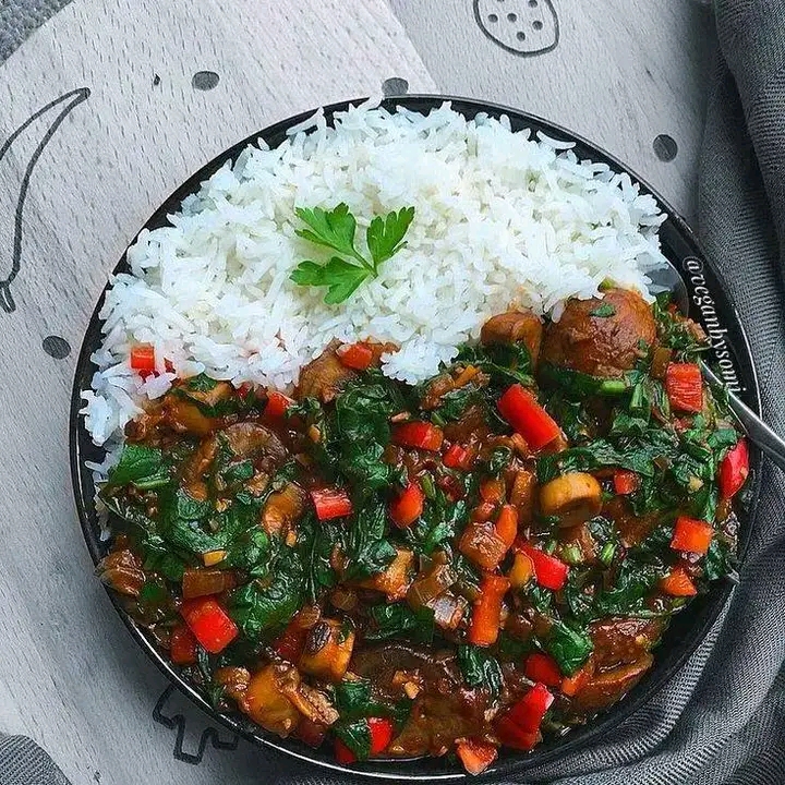 boiled rice and vegetable sauce